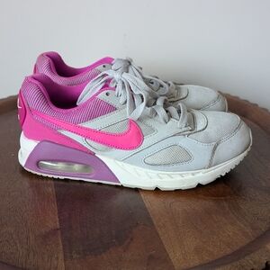 Nike Air Max IVO Size 4.5 Y Pre-owned